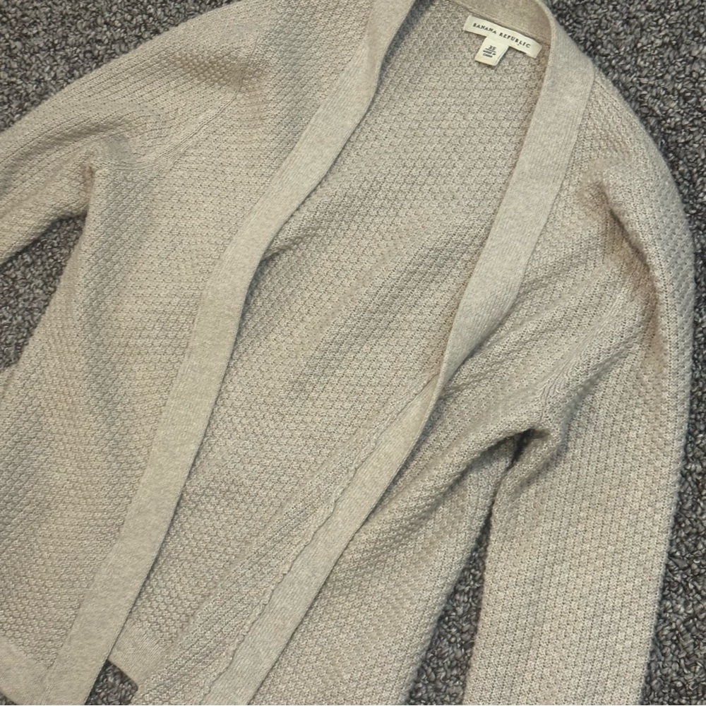 Banana Republic Cream Cardigan - Picture 5 of 7